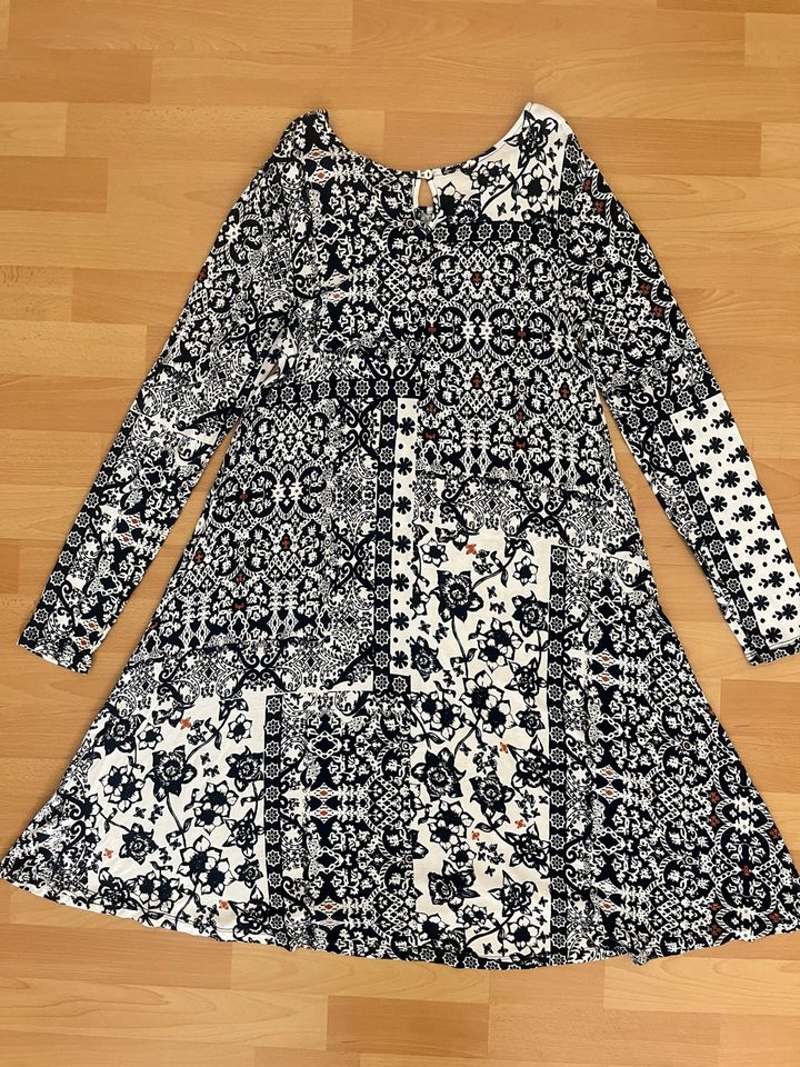 Kleid von Kidsworld 182 NEU ⭐️!!! in Hösbach