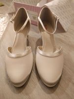 Brautschuhe Rainbow Club Anika Ivory Satin (Größe: 40,5) *NEU* Baden-Württemberg - Mundelsheim Vorschau