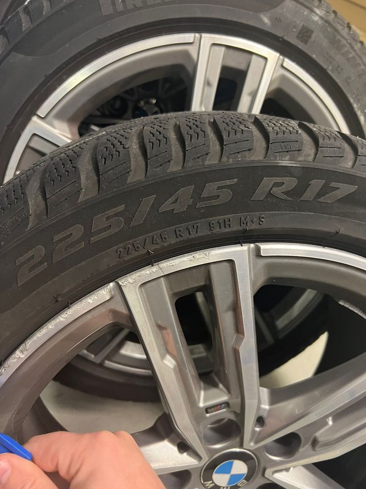 BMW,  1er, F40, Winterräder, M Doppelspeiche 550, 225/45 R17 in Wiesbaden