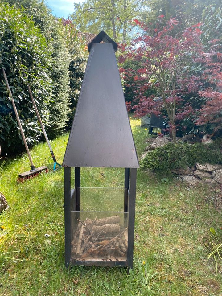 Gartenkamin , Terassenfeuer Metall schwarz mit Glasscheiben in Starnberg