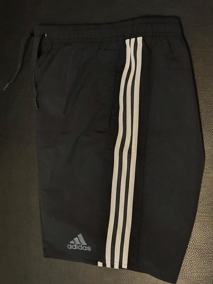 !MEGASALE! Neu adidas Badeshort mit Innennetz Gr. XL in Ostseebad Binz