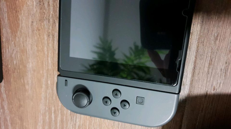 Nintendo Switch mit 128 GB SD Karte in Hopsten
