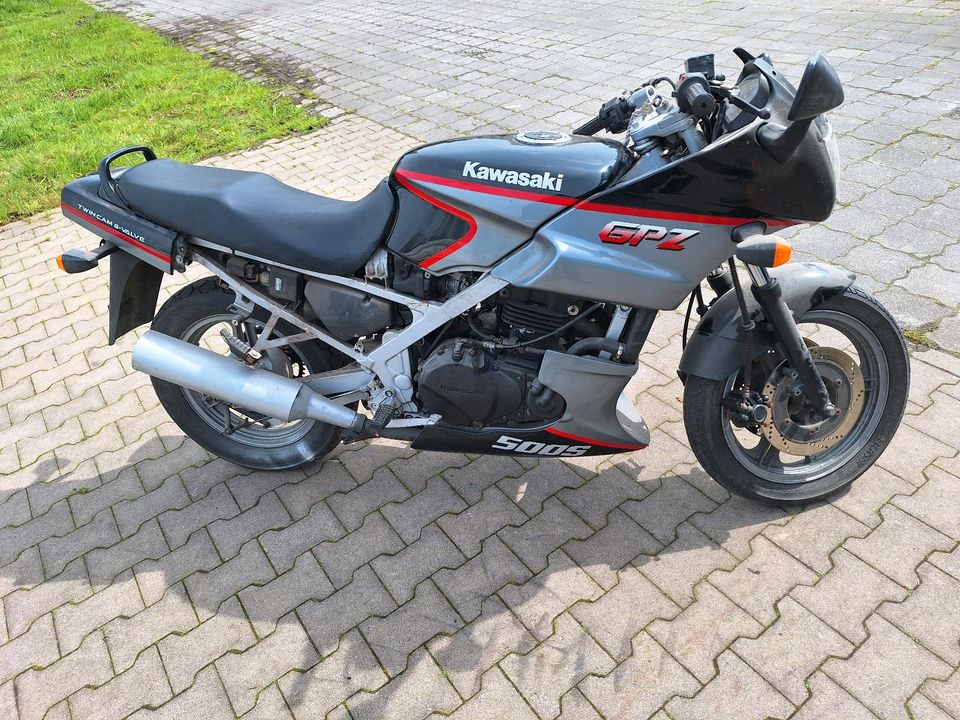 Kawasaki GPZ500S in Wiesmoor