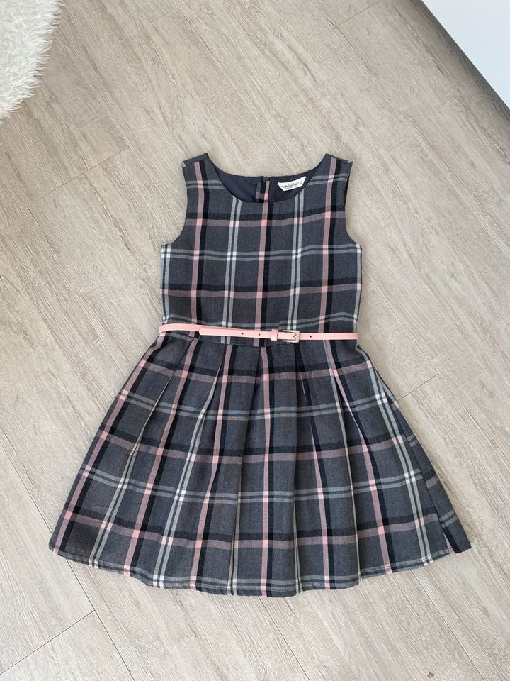 Mädchen Kleid kariert grau rosa mit Gürtel Gr 122 C&A in Hamburg