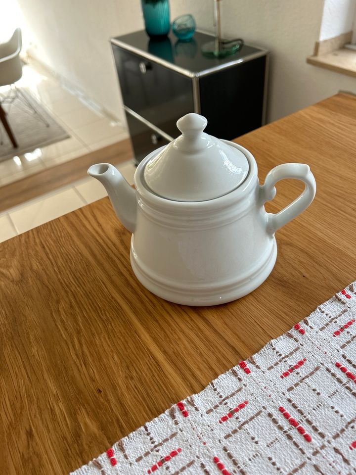 Teekanne weiß klein 2-3 Tassen in Korschenbroich