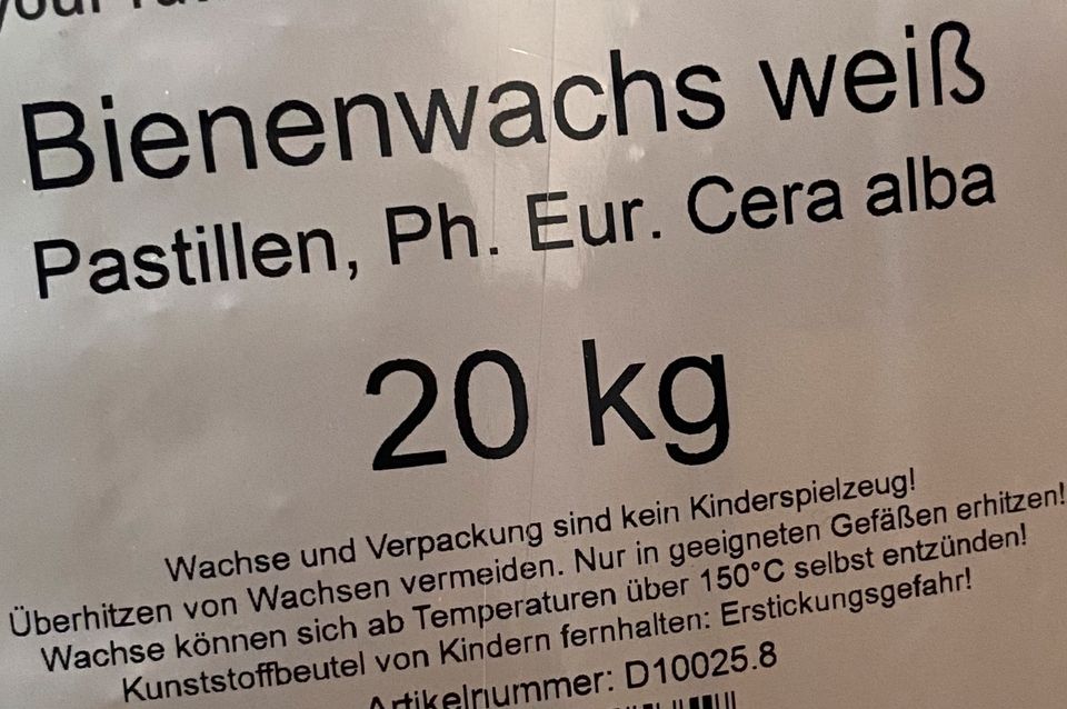 Bienenwachs-Pastillen 20 kg in Halstenbek