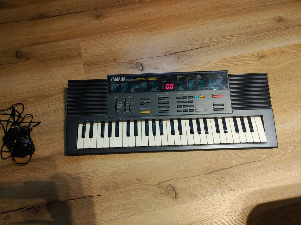 Yamaha PSS-280 Keyboard in Dresden