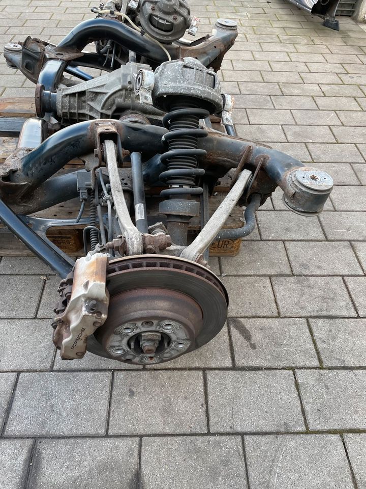 Porsche Cayenne S 4.5 V8 9PA Hinterachse Differential Achsträger in Bönnigheim