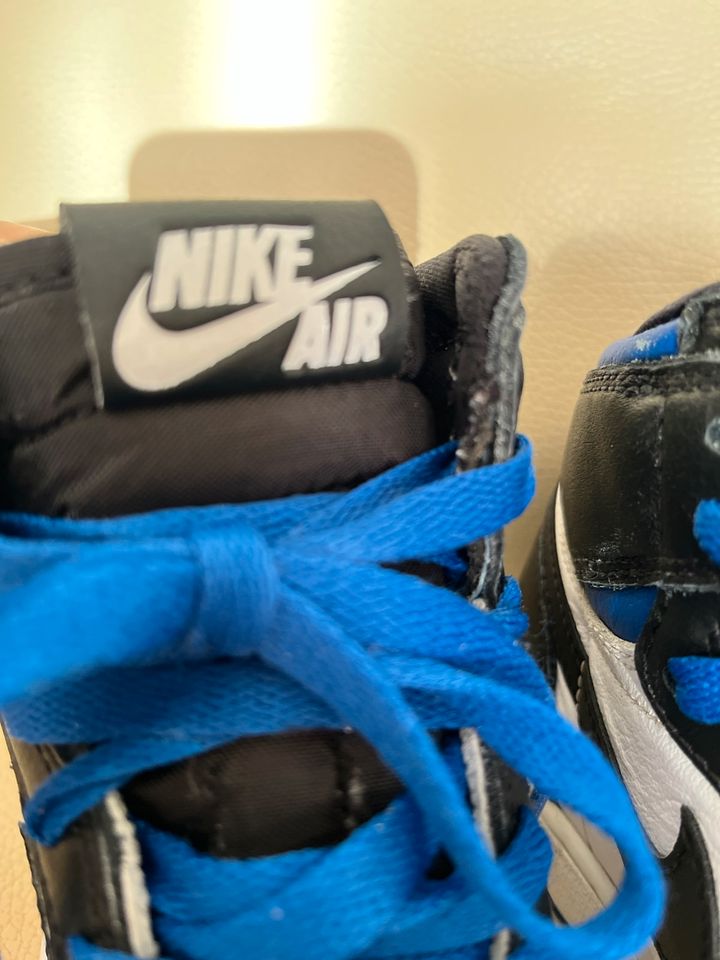 Nike Air Jordan blau/schwarz/weiß Gr.36,5 in Kolbermoor