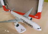 Boeing 777-300ER MODELLFLUGZEUG Emirates Flieger Miniaturmodell Berlin - Steglitz Vorschau