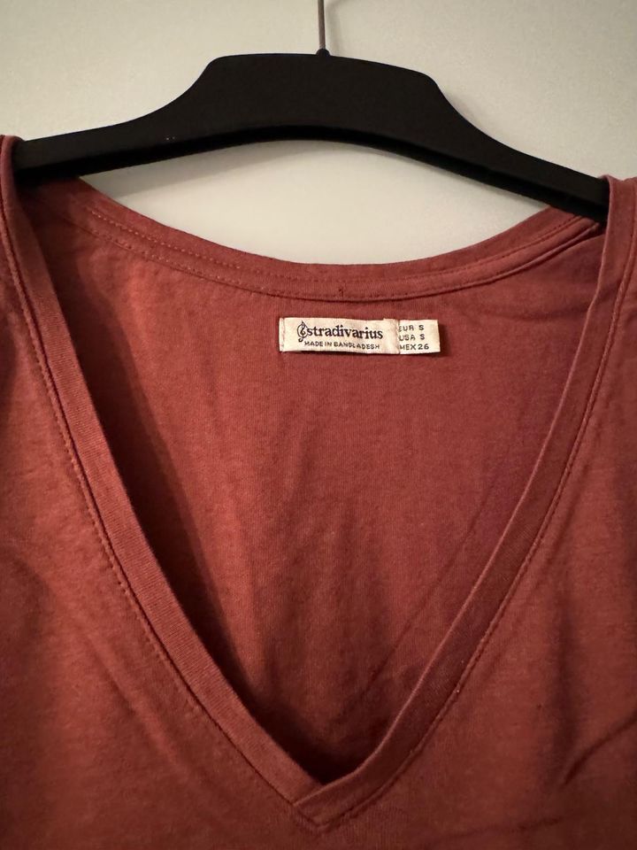 Wie neu: rotbraunes T-Shirt von Stradivarius, Größe S in Augsburg