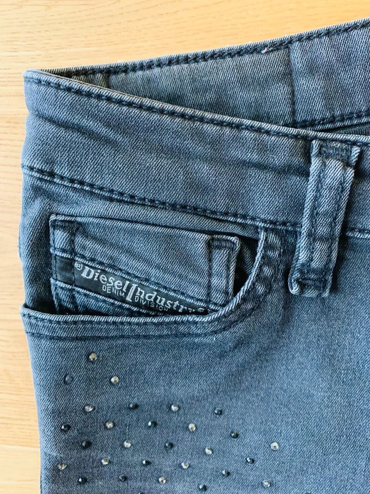 Jeans von Diesel Größe 128 neuwertig in Bad Herrenalb