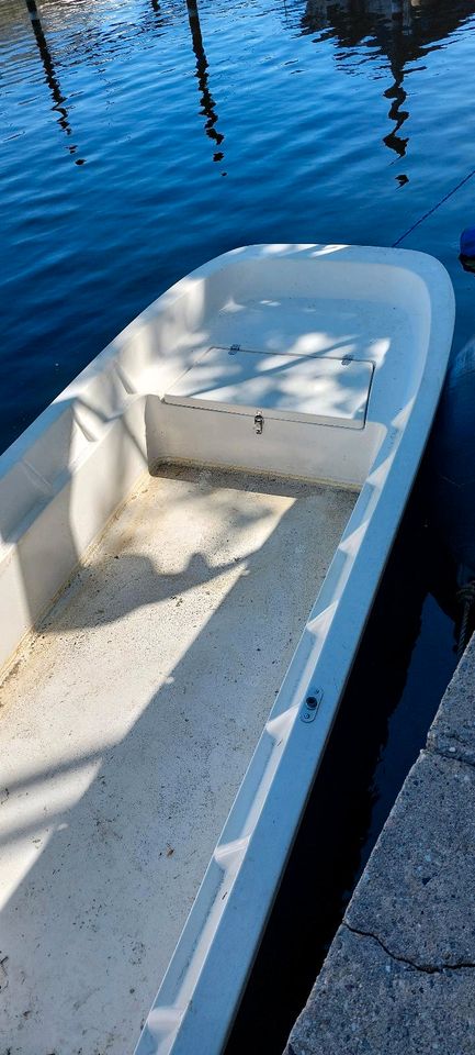 Angelboot oder Ruderboot , Motorboot in Berlin