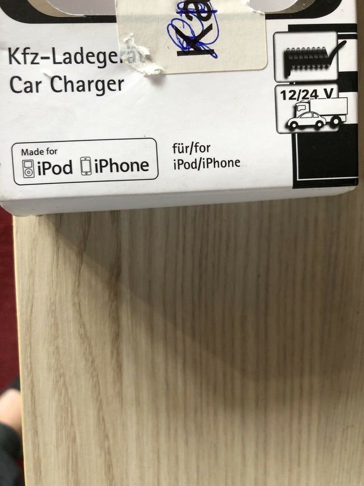 Kfz Ladegeräte für Iphone 4 und Ipod in Freiburg im Breisgau