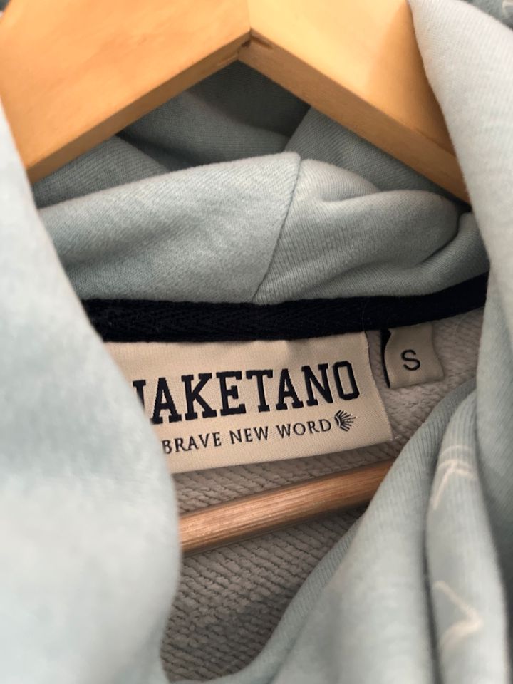 Naketano hellblauer Kapuzenpullover mit Taschen in Erwitte