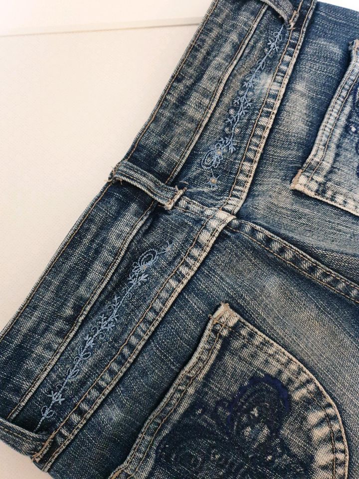 Clockhouse Damen Jeans Shorts Schmetterling  Gr. 32 in München