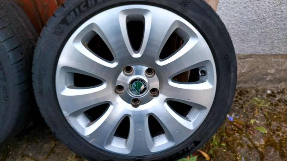 Skoda Leichtmetal Felge 17 Zoll - Michelin Pilot Sport 4 Reifen in Thurnau