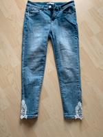 Tolle Capri Jeans Gr.28 Stickerei Hessen - Nidda Vorschau