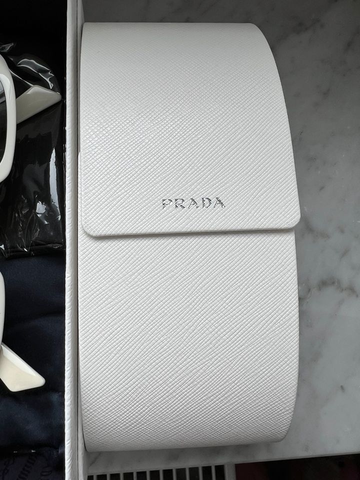 Prada Sonnenbrille PR 17WS 1425S0 in Karlsruhe