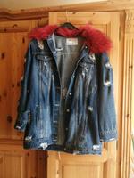 Dunkelblaue zerrissene Jeansjacke mit roten Kunstfell gr 36 38 40 Bayern - Hof (Saale) Vorschau