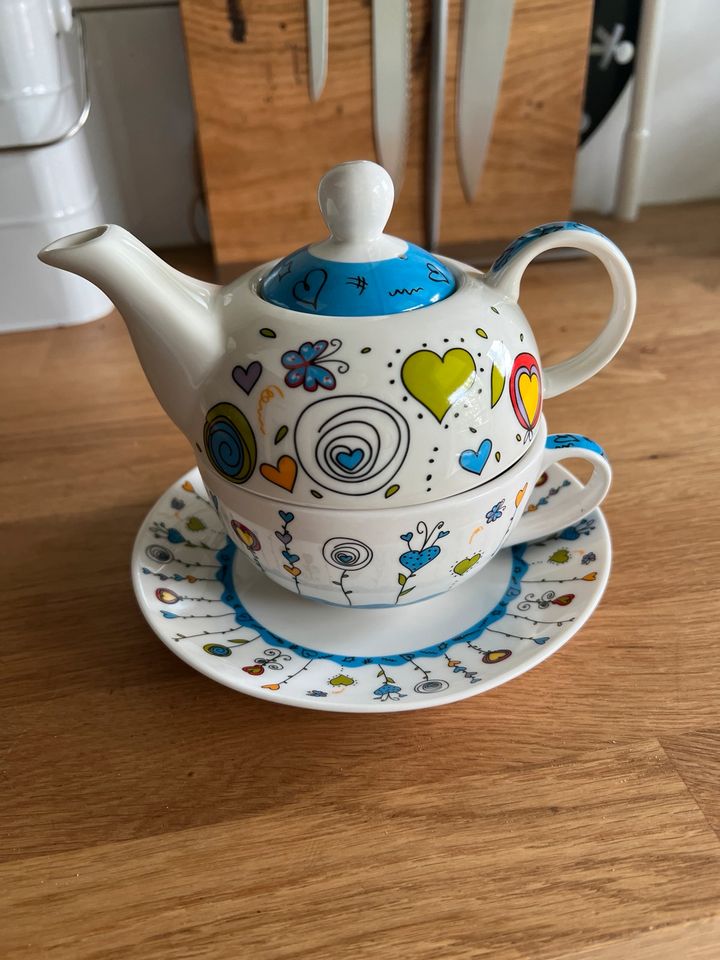 Teekanne und Tasse klein in Bammental