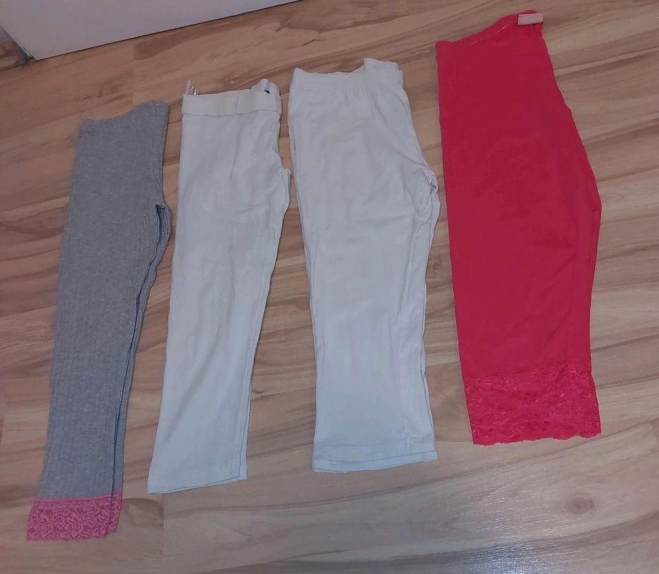 Verkaufe hier 4 Leggins /Jogginghose Freizeithosen gr.32/34 in Kiel