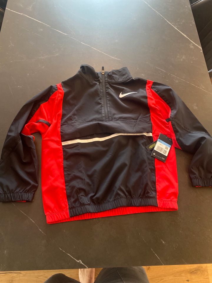 Nike Shirt 137-147 M  SCHLUPFJACKE "CROSSOVER" NEU in Kolbermoor