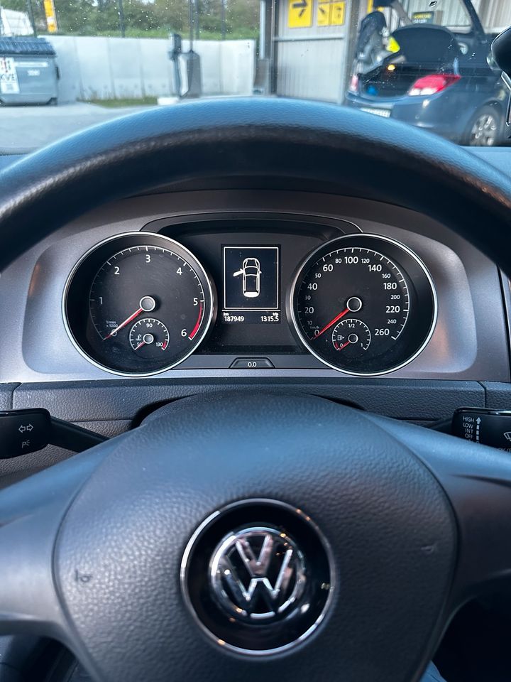Verkaufe Volkswagen Golf 7 in ausgezeichnetem Zustand in Niddatal