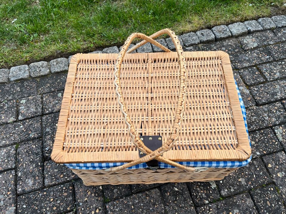 WIE NEU! Wunderschöner Picknickkorb, tolles Geschenk in Stade