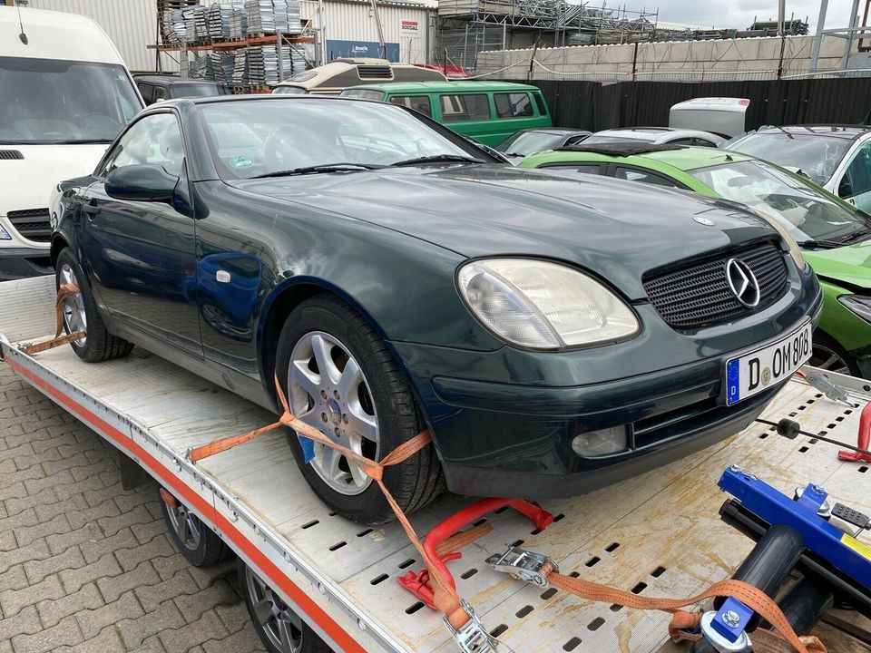 Mercedes SLK Farbcode 272 Ersatzteile Gebrauchtteile SCHLACHTFEST in Köln