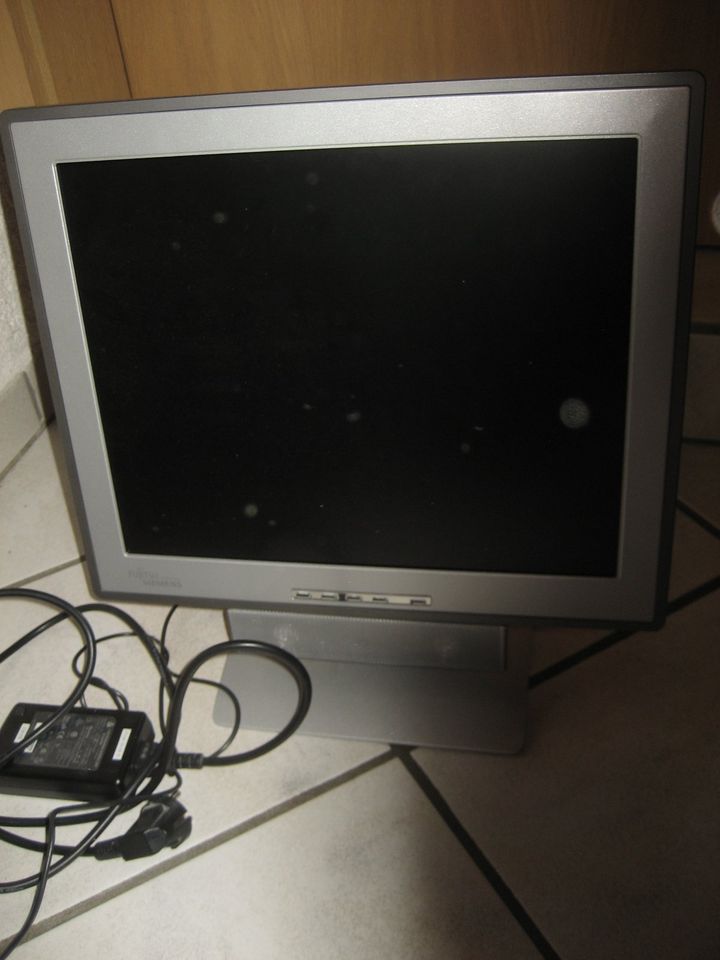 Fujitsu Siemens Retro Monitor 17“ Model 780 Bildschirm Lautsprech in Birkenheide