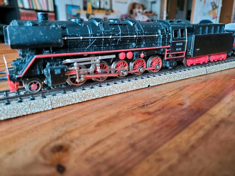 Märklin Auflösungen                         Lok 3047 in Notzingen