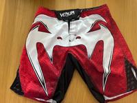 Venum MMA/Kickbox Shorts – Rot – Größe XS (es ist wie S) Frankfurt am Main - Preungesheim Vorschau