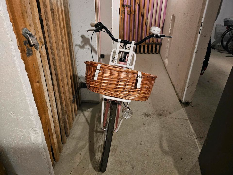 Mein sehr gut erhaltenes 26 Zoll Fahrrad mit korb in Potsdam