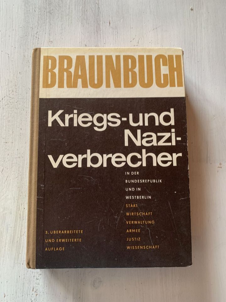 Braunbuch, Kriegs- und Naziverbrecher Buch von 1968 in Braunsbach