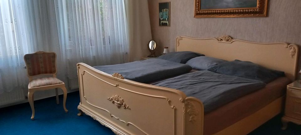 Wunderschönes"antikes" Schlafzimmer in Halle