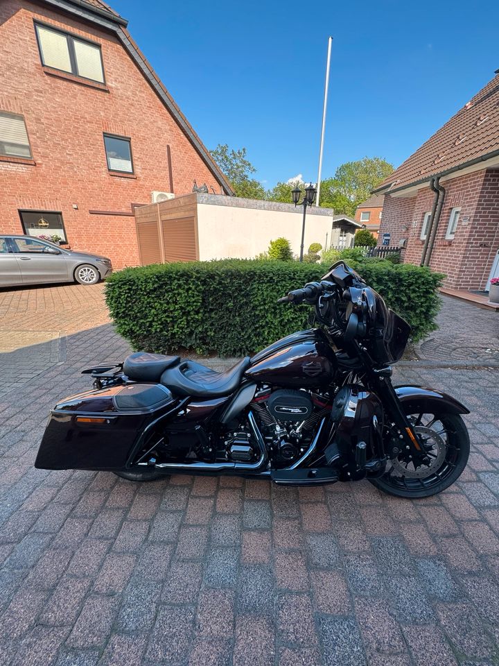 Harley Davidson Street Glide CVO 117 FLHXSE Jekill & Hyde in Duisburg