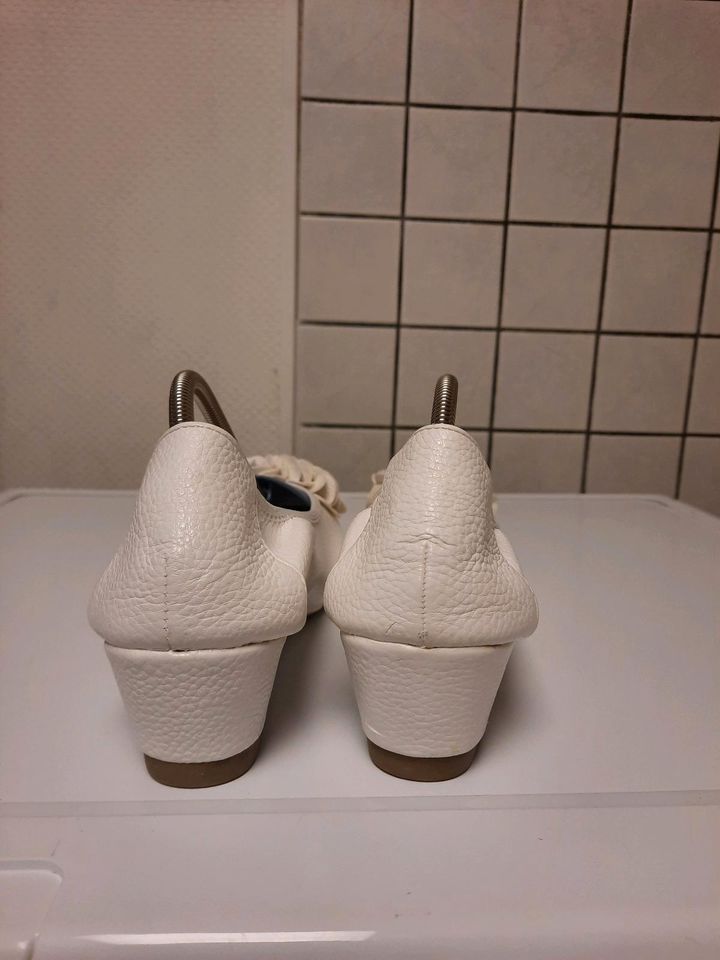 NEUE     LEDER  BALLERINAS   GR.40 in Püttlingen