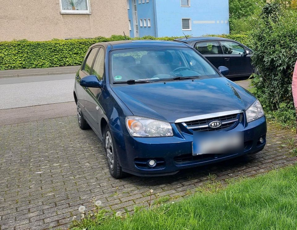 Kia Cerato 1.6 CRDi mit TÜV und fährt gut in Gummersbach