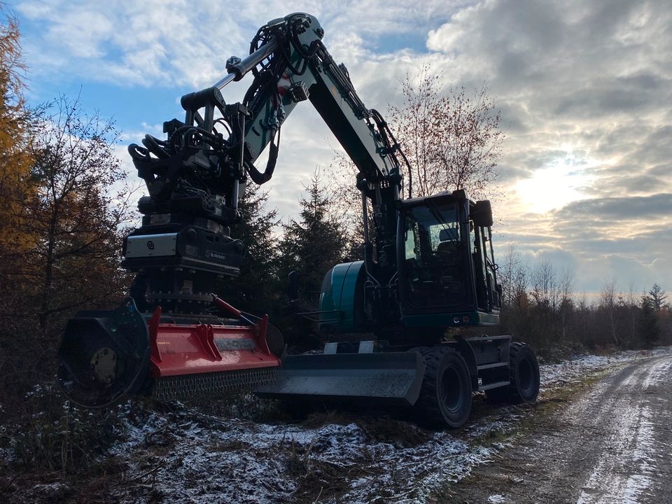 Baggerarbeiten Raupenarbeiten  Aushub Erde sieben Graderarbeiten in Bad Schwalbach