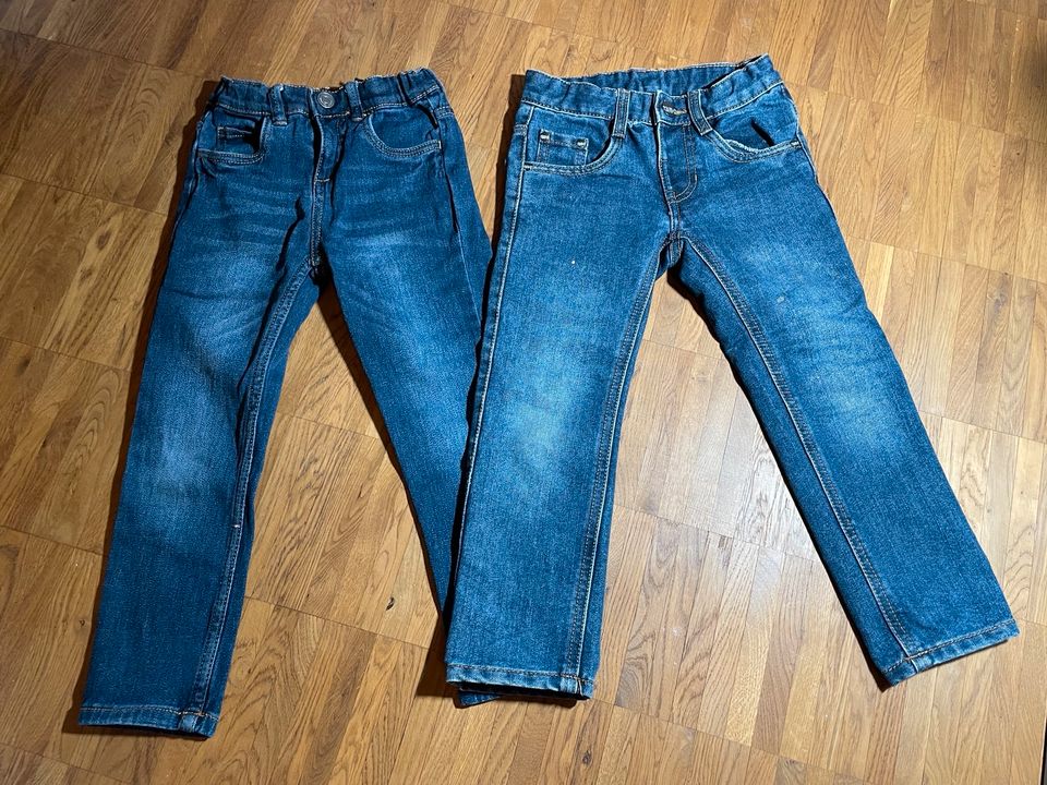 2 Jeans, blau, Gr. 110 in Hamburg