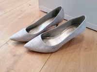 Damen Pumps Tamaris  silber glitzernd Größe 38 Nordrhein-Westfalen - Rödinghausen Vorschau