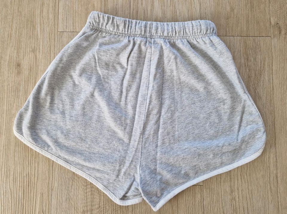 H&M Mädchen Shorts,  Hotpants,  kurze Hose, Gr 170 in Konstanz