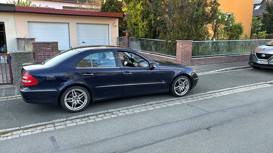 Mercedes Benz w211 E500 4-Matic in Nürnberg (Mittelfr)