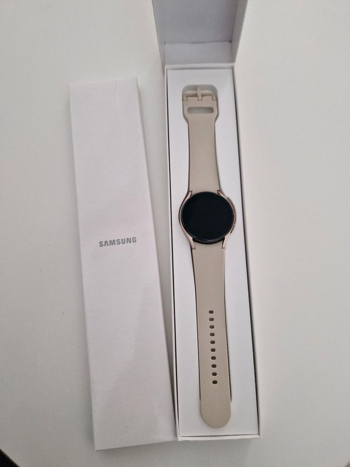 Samsung Watch 4 40mm in Wiesbaden