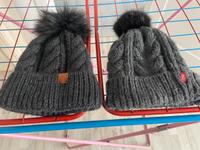 2 Strickmützen mit Bommel Mecklenburg-Vorpommern - Greifswald Vorschau