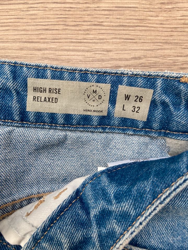 Damen Mom Jeans H&M und Vero Moda in Weiden (Oberpfalz)