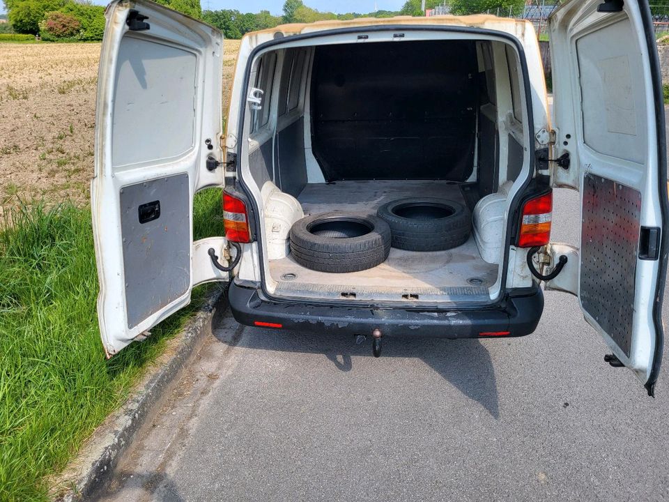 VW T5 Transporter in Leopoldshöhe