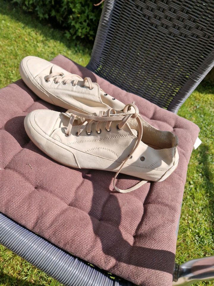 Bata Leder Halbschuh Turnschuh 39 beige offwhite in Miesbach