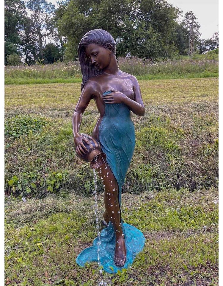 GRANDE FILOMENA – LEBENSGROSSE BRONZEFIGUR WASSERSPEIER in Wickede (Ruhr)